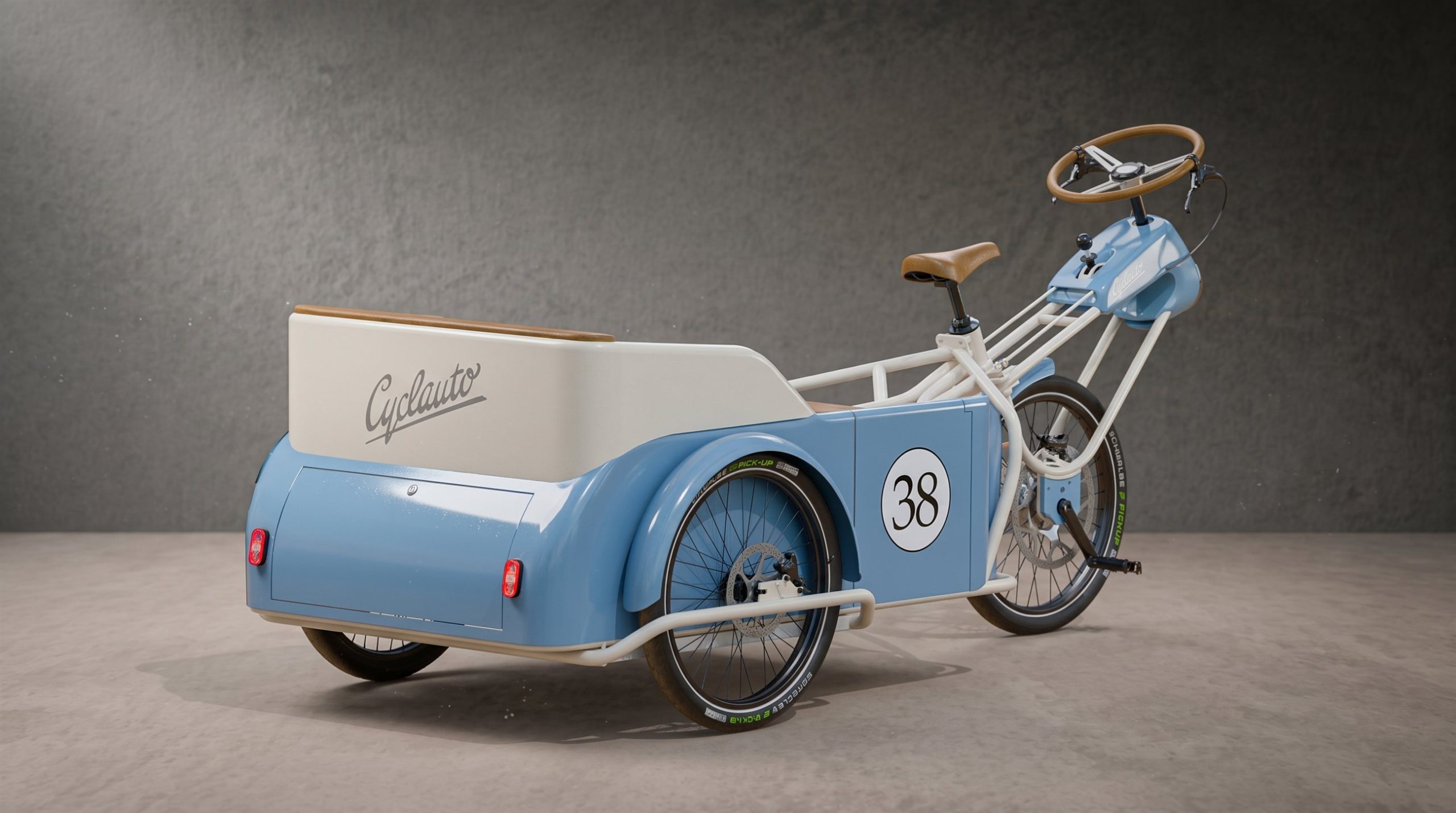 Cyclauto Torpedo bleu clair vu de trois-quarts arriere en hauteur, caisson ouvert avec sellette en cuir, numero de course 38.